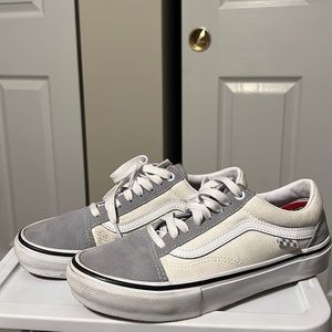 VANS SHOES - SIZE 9 IN WOMENS (WORN ONLY ONCE)